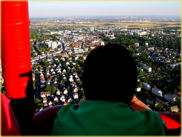 Weiter Blick aus dem Ballon nach Frankfurt und dem Rhein Main Gebiet