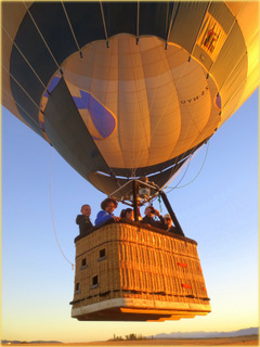 Der FFH Heißluftballon bei einem Rondevous mit dem Wind